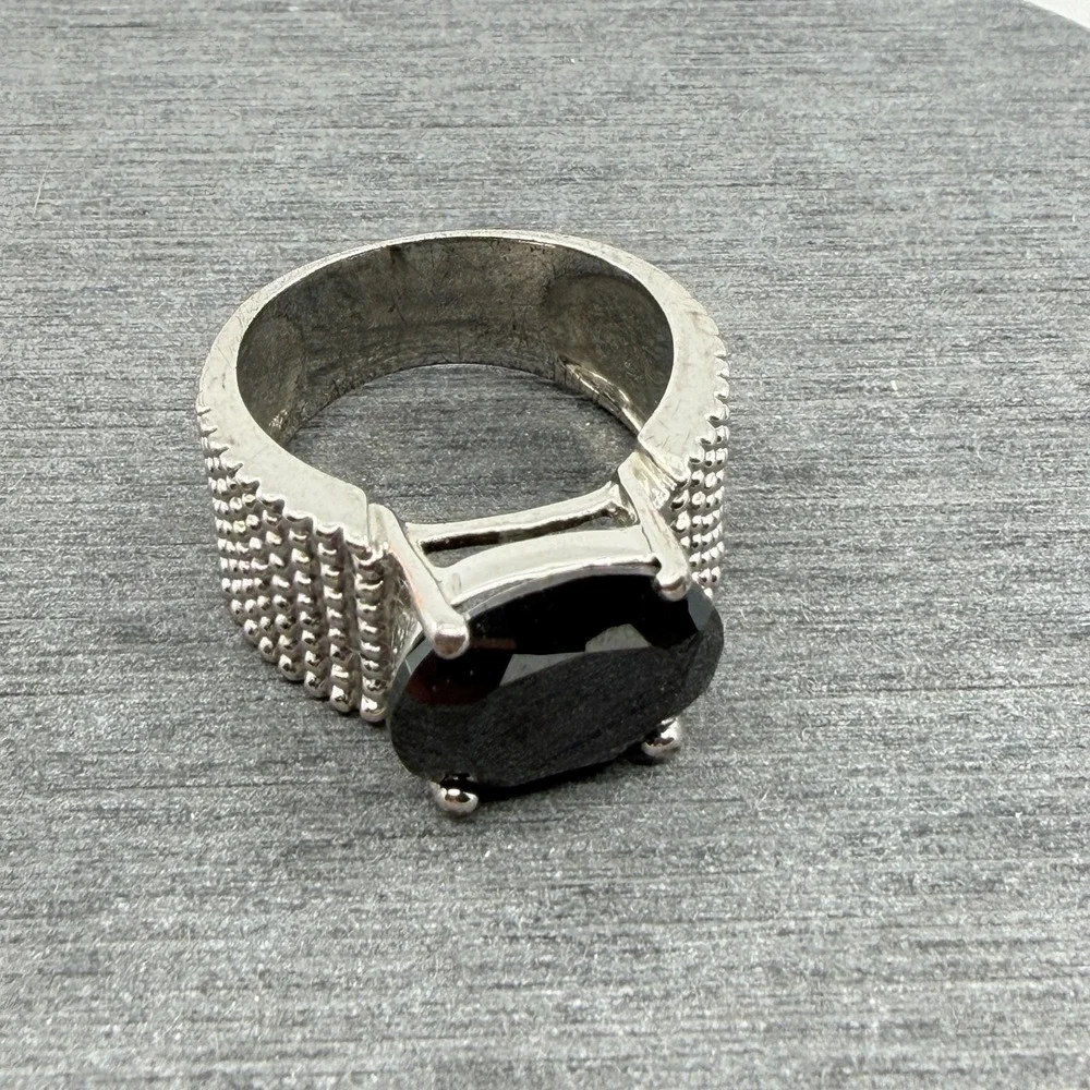 Vtg Silver Tone Black Oval Faceted Stone Ring Textured Band Gothic Statement Y2K